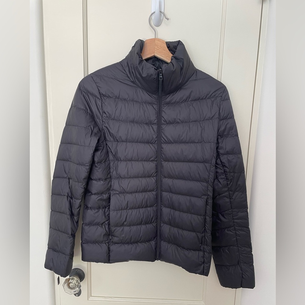 Black uniqlo ultra light down jacket